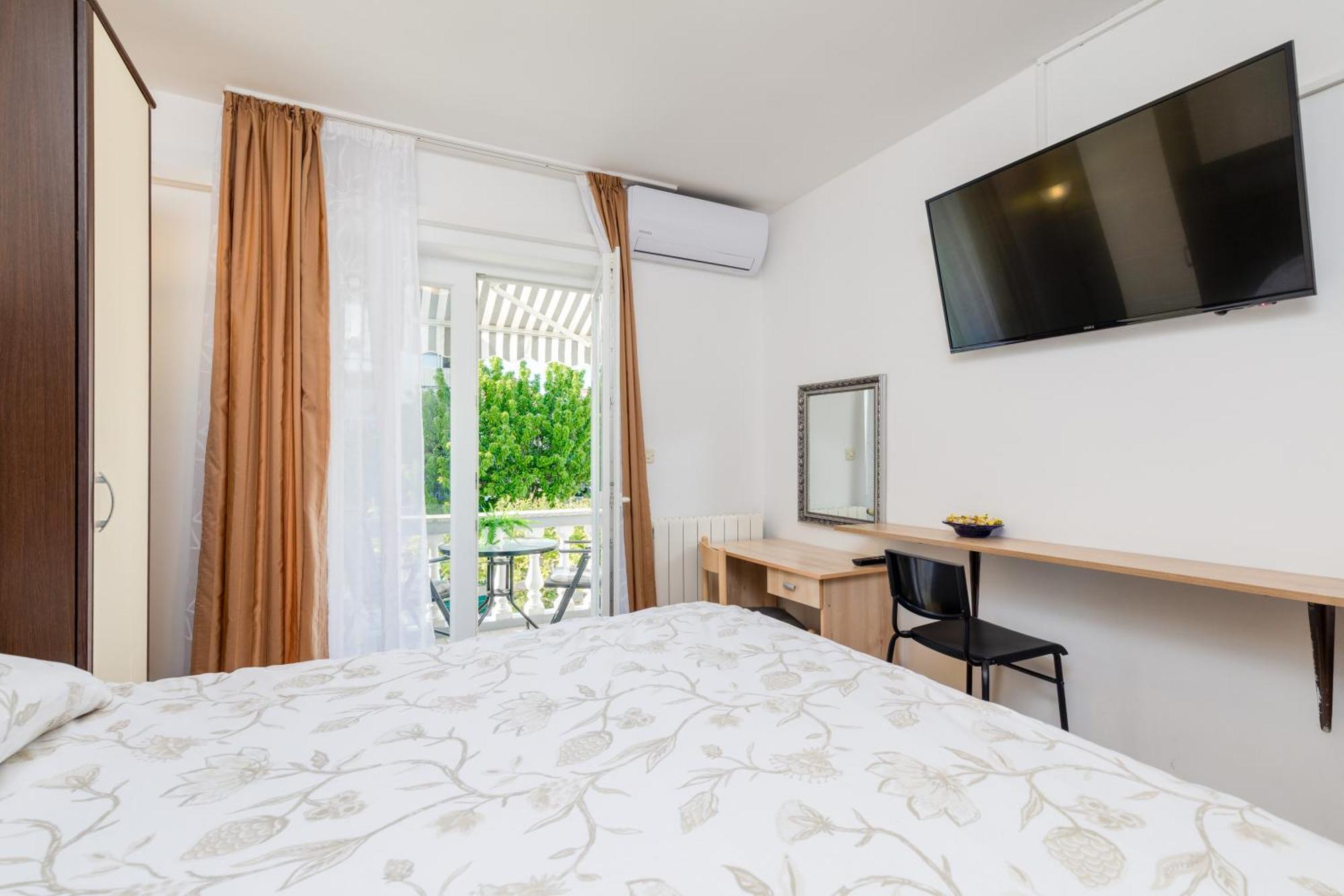 Apartment & Rooms Ivica Krk Town Exterior photo